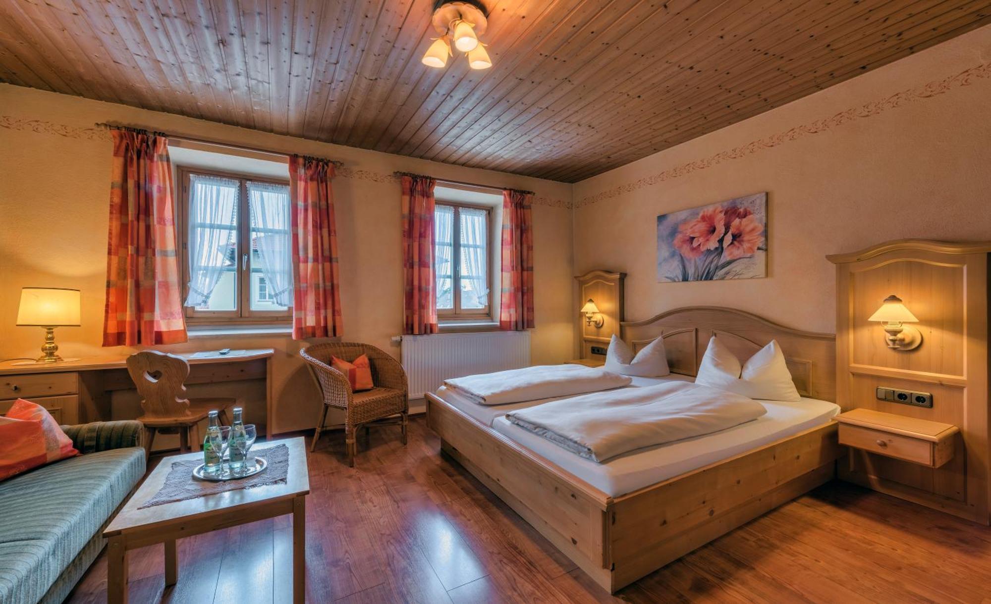 Hotel Altwirt เลงกรีส ภายนอก รูปภาพ