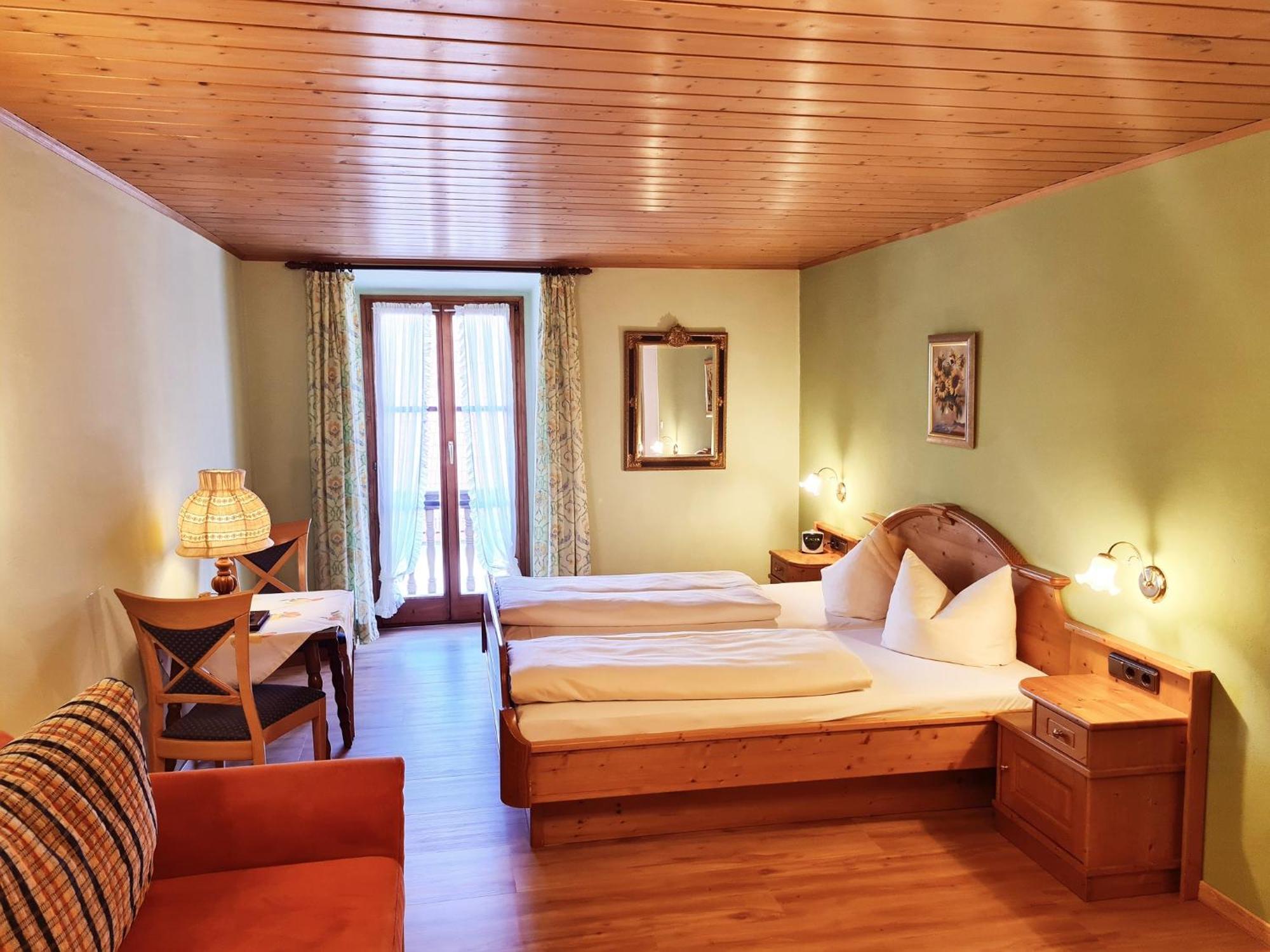 Hotel Altwirt เลงกรีส ภายนอก รูปภาพ